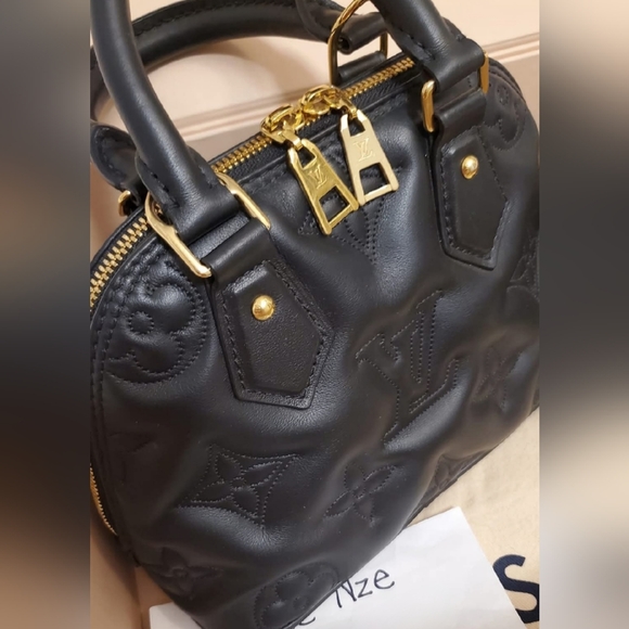 Louis Vuitton Alma BB Quilted calfskin embroidered Motif in great condition - Picture 3 of 16